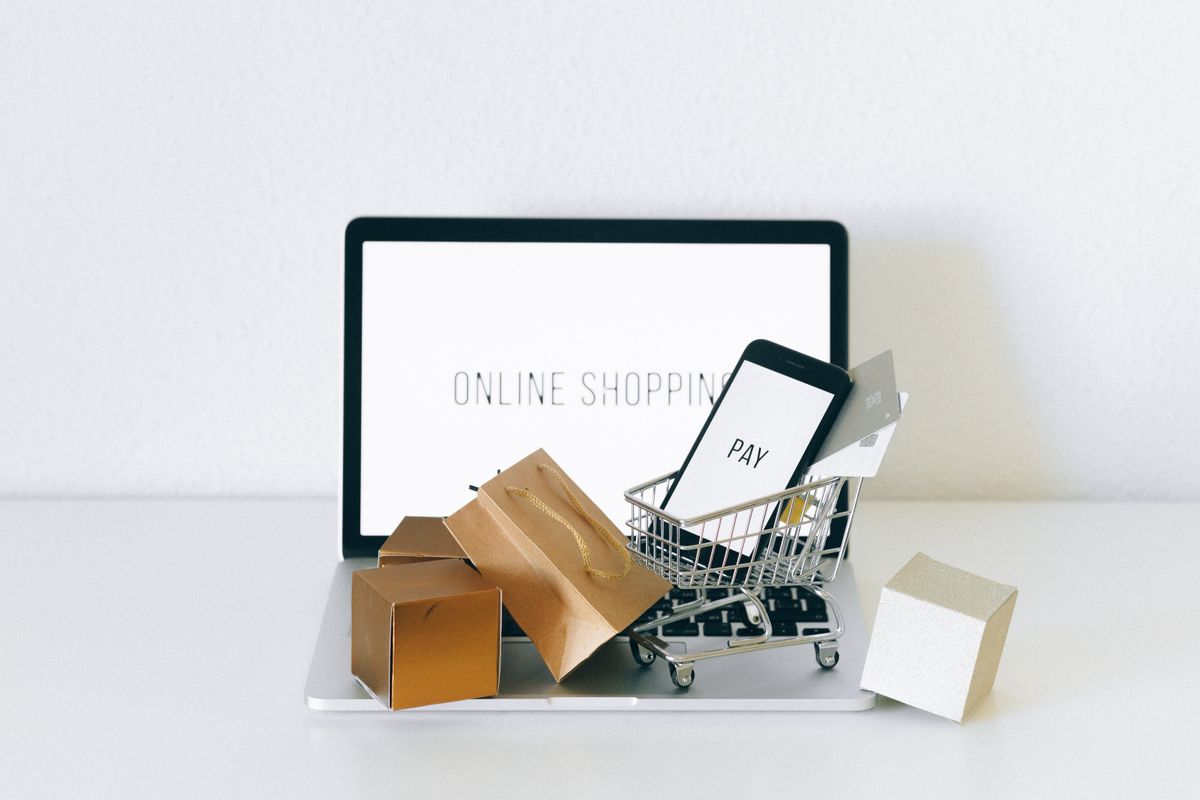 Online retail shopping and everyday essentials
